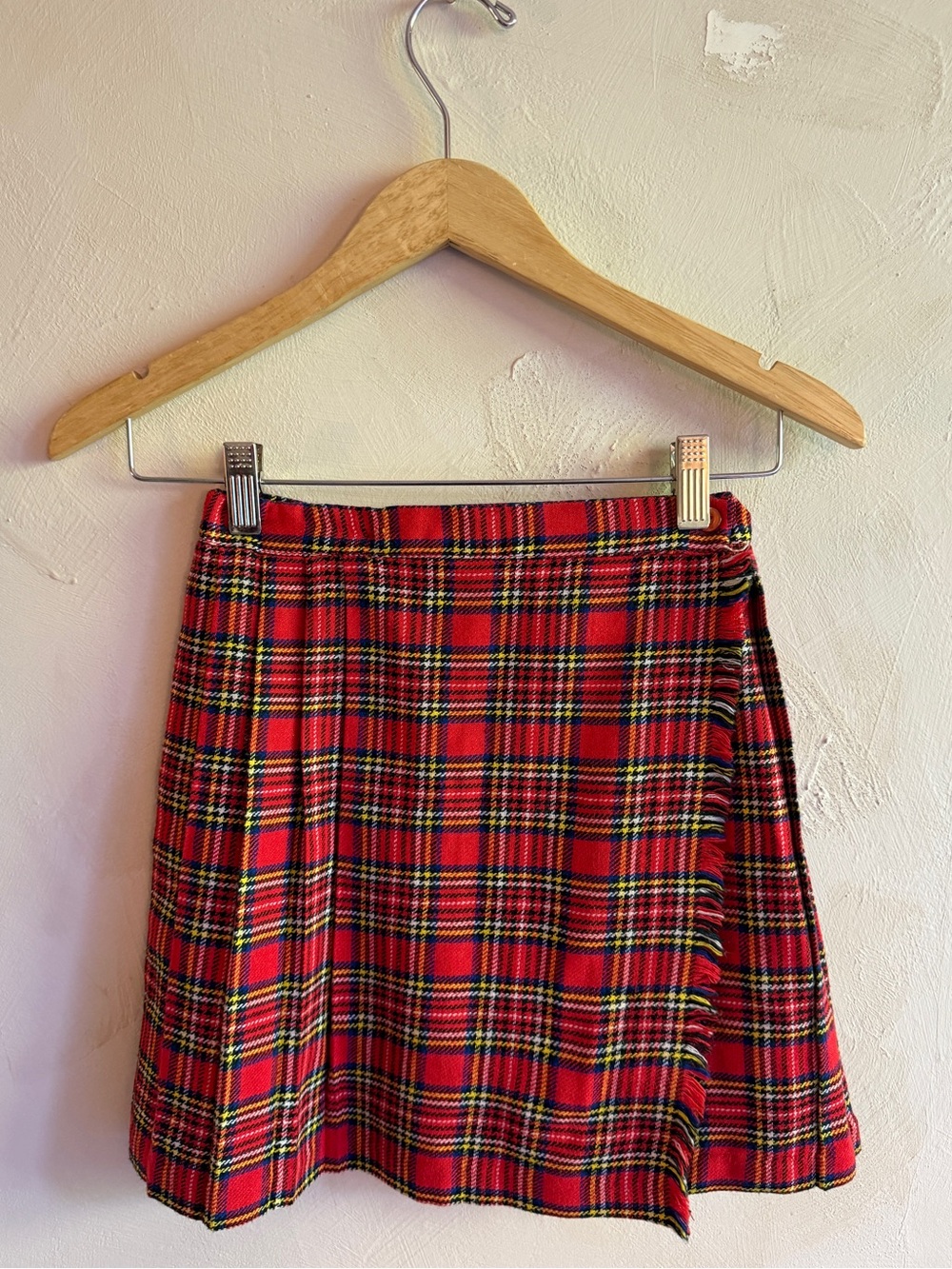 Vintage Eaton's Girls Red Tartan Plaid Kilt Skirt Wrap Made in Canada Size 10